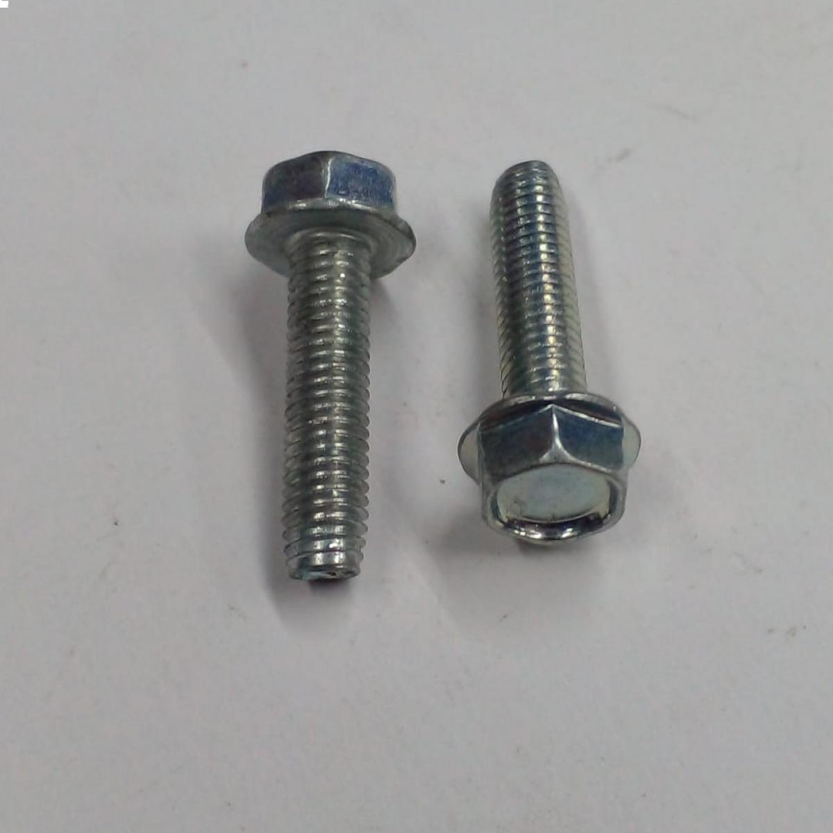 Tornillo lateral chapa jcb 1110 - 826/00687