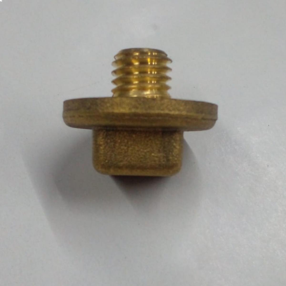 Tapon tanque diesel p/drenado CX105 - 3673469M1