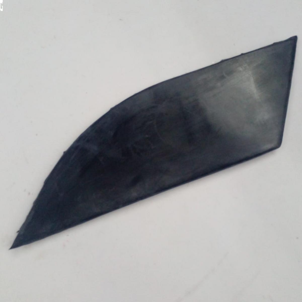 Tapadera de la esquina del cristal trasero MC115 - 189566A1